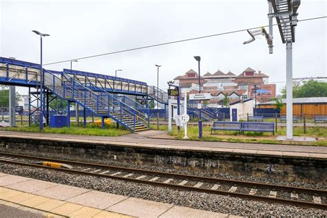 Newbury Racecourse Station Parking from £4 per day .
